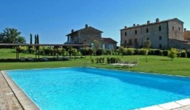 La terrazzina nel borgo: historic tuscan mansion with pool