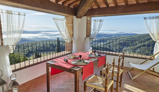 LA TORRE, AN EAGLE NEST ABOVE THE TUSCANY LANDSCAPE