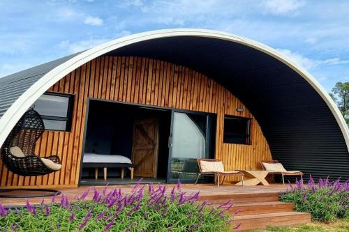 La Vita Romantic Getaway Cabin