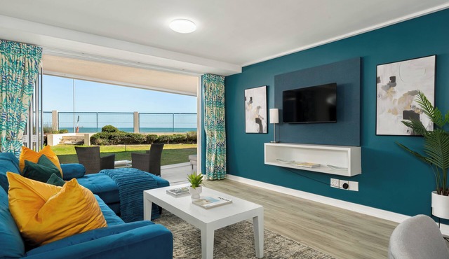 Lagoon Beach Estate Suite