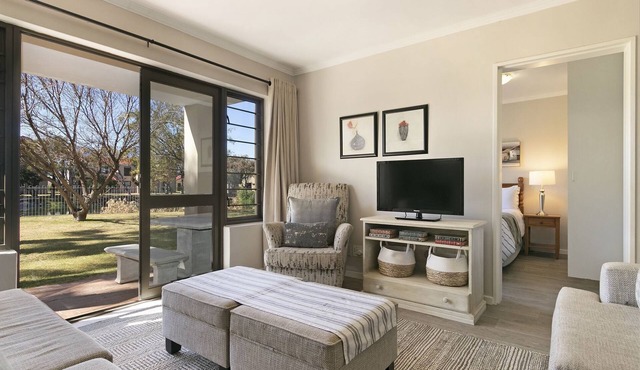 Laguna Beach B8 - Three Bedroom Apartment, Sleeps 6