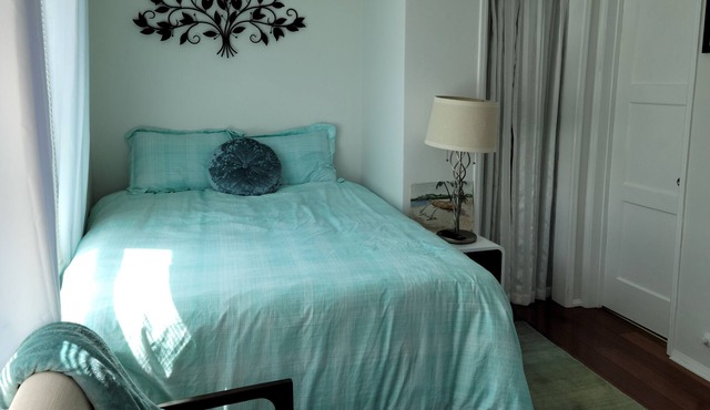 Laguna Beach efficiency Studio, 2 blks to beach, town, restaurants & galleries.