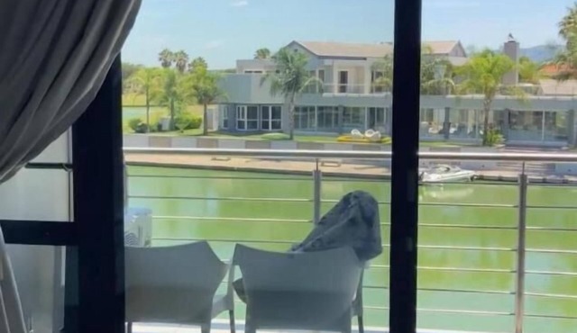 Lake Villa Hartebees
