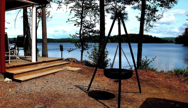 Lakeside cabin by Lake Møkeren