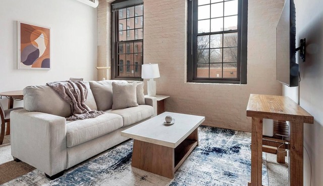 Landing | Amazing 1BD, Courtyard, Gym