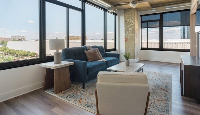 Landing | Chic 2BD, Game Room, Gym