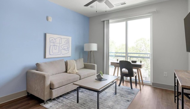 Landing | Chic 2BD, Yoga Studio, Courtyard