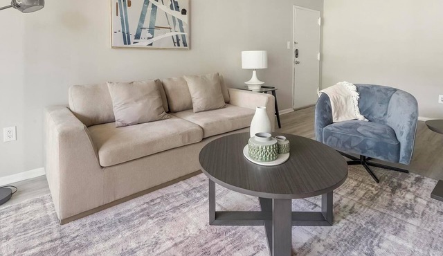 Landing | Modern 2BD, Gym, Pool