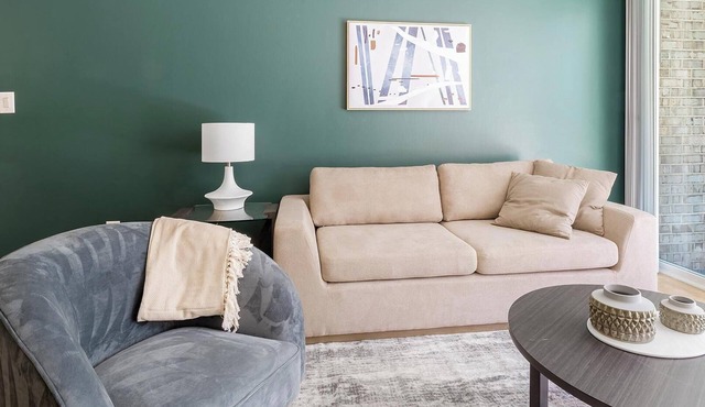 Landing | Stunning 1BD, Gym, Pool