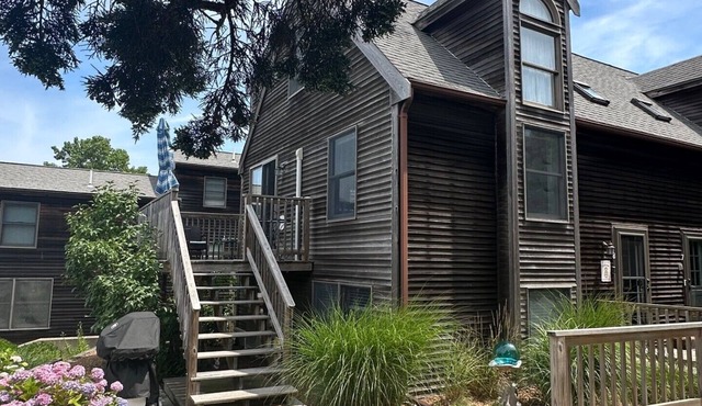Large 2 Bedroom Condo, 2 1/2 Baths - 3 Levels - Prime Location & Open Layout