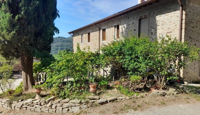 Large country house for family and friends get-togethers 50 minutes from Florence