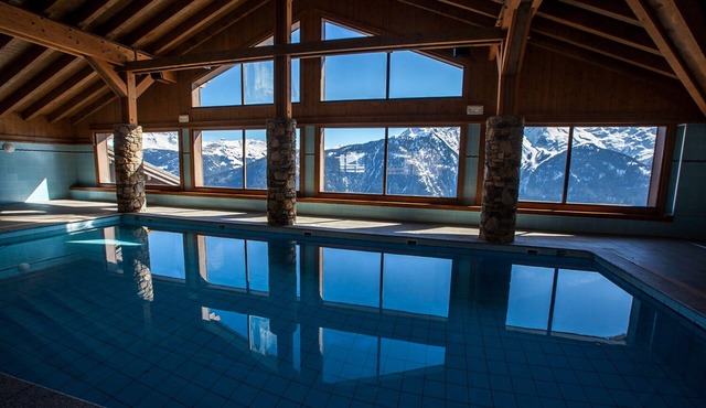 LARGE DUPLEX 120 M2 IN MGM LUXURY CHALET WITH HEATED SWIMMING POOL 4 *