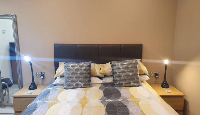 Large ensuite room, quiet location