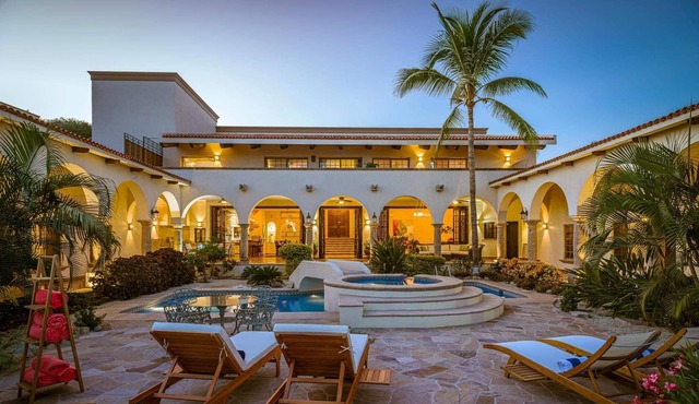 Large Family Villa in San Jose Sleeps 20!