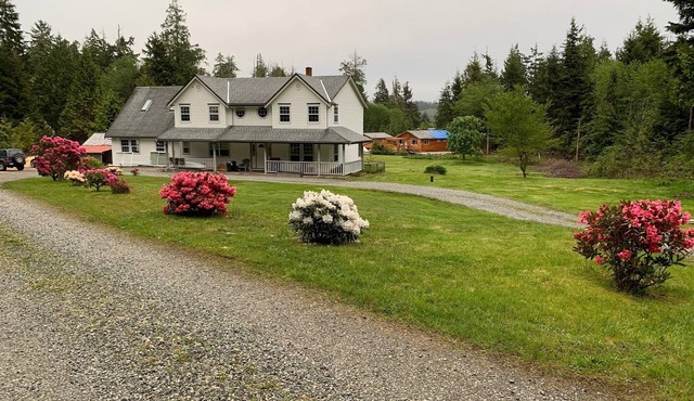 Large house for families and friends close to beaches