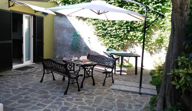 Large private courtyard. Beach agreement, bike rental, pizzeria. free WIFI