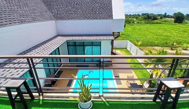 Large private pool villa, 650 m from Mae Rumphueng beach