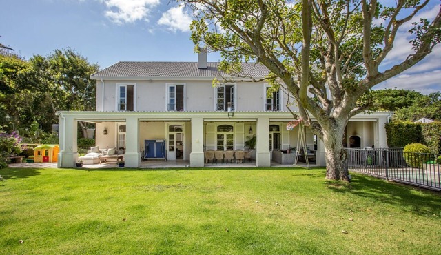 Large, spacious home in Constantia