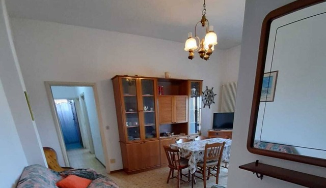 Large three-room apartment on the front line