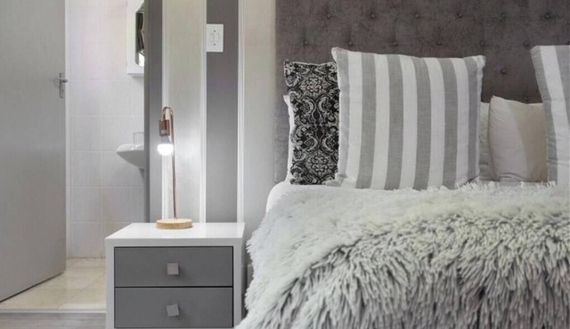 Lavender - Queen Self catering Unit