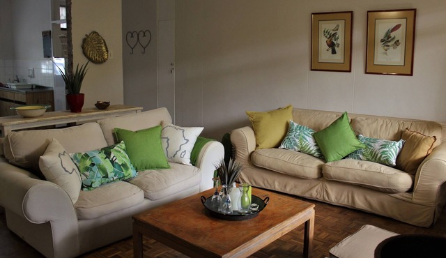 Leafy Green, homely 2 bedroom ground floor apartment