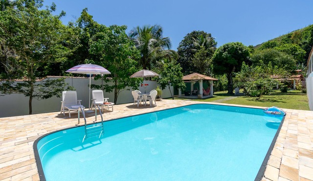 Linda casa com lazer completo em meio à natureza