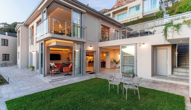 Lisburn on Clifton Villa - Ocean Views, Sleeps 15