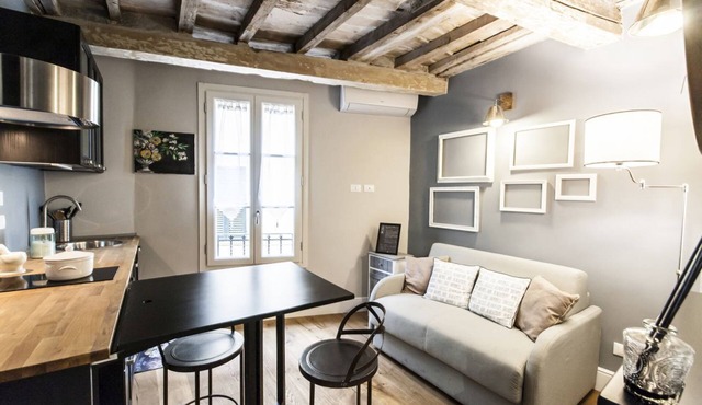 Little and cozy apartment in the San Lorenzo district, full of restaurants and shops.