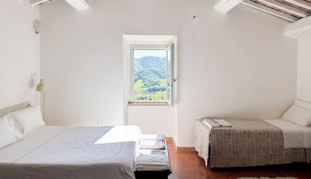 LITTLE SUNS, chic country house with spectacular pool in Gubbio Italy