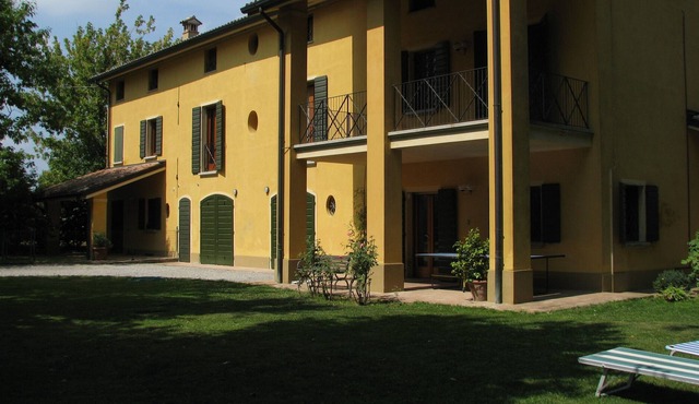 Located in a quiet countryside area a stone's throw from the city