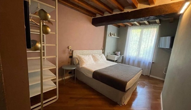 Located in Parma, 1.4 km from Parco Ducale Parma,