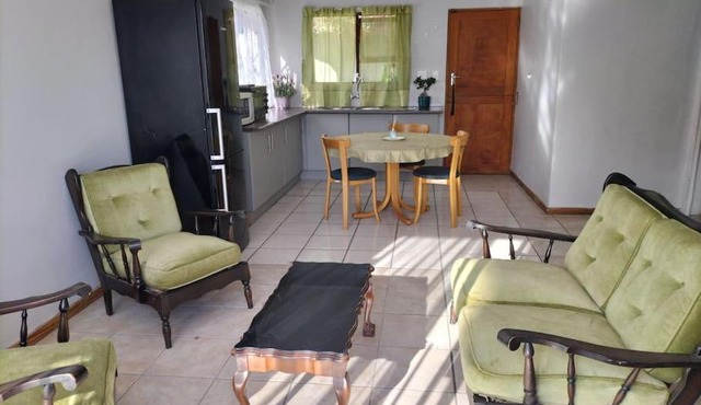 Lovely 1-bedroom walking distance from town.