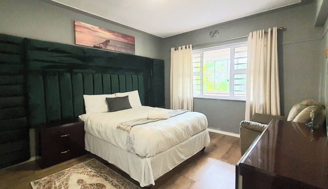 Lovely 2-bedroom self-catering accommodation in Sea Point, 4min from the Beach
