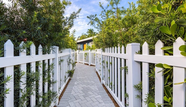 Lovely 2 BR Condo in Sailboat Bend