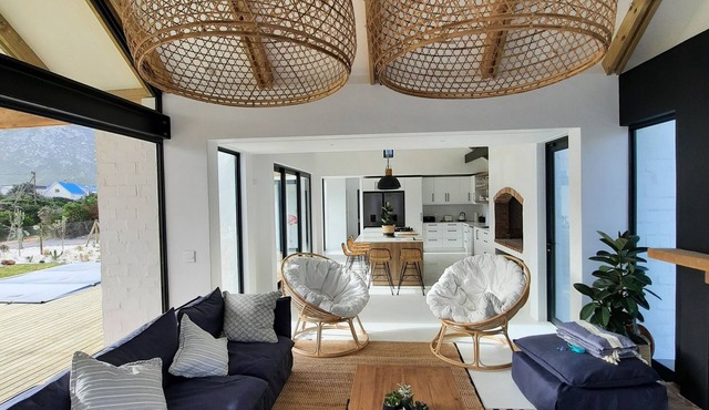 Lovely 3 bedroom house within 5 minute walk from the beach