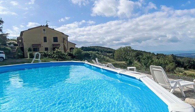 Lovely apartment for 10 people with pool, WIFI, TV, terrace, pets allowed and panoramic view