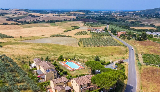 Lovely apartment for 2 guests with pool, A/C, WIFI, TV, balcony and pets allowed