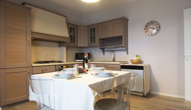 Lovely apartment for 6 people with WIFI, private pool, TV, terrace, pets allowed and panoramic v.