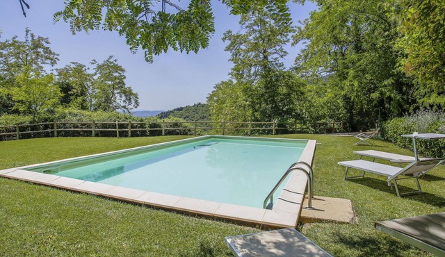 Lovely apartment in villa for 3 people with pool, WIFI, TV, terrace and pets allowed
