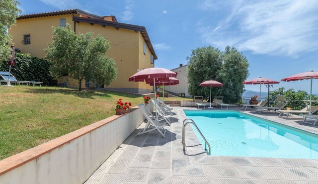 Lovely apartment for 6 guests with pool, WIFI, A/C, TV, pets allowed and panoramic view