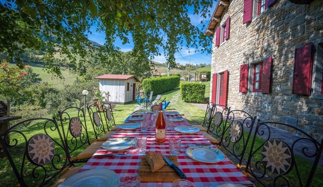 Lovely apartment for 4 people with WIFI, pool, TV and pets allowed