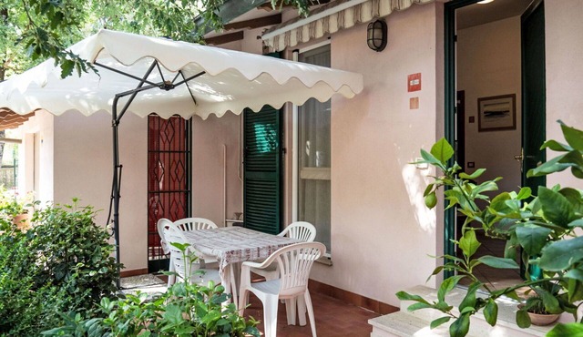 Lovely apartment for 4 people with A/C, pool, WIFI, TV, patio and pets allowed