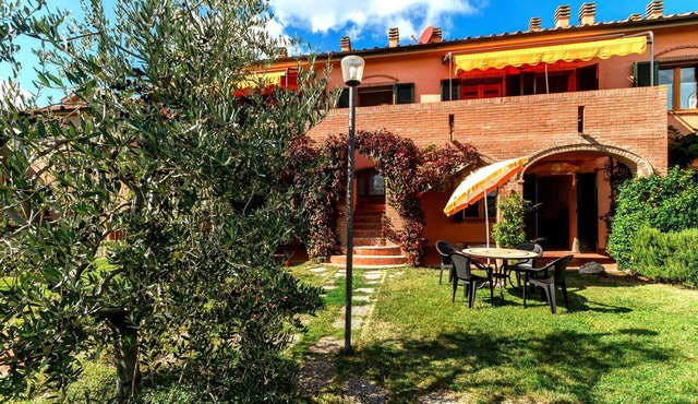 Lovely apartment for 5 people with A/C, pool, WIFI, TV and veranda, close to San Gimignano