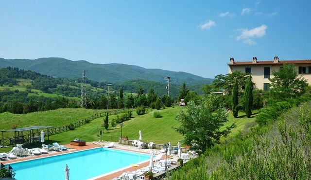 Lovely apartment in villa for 7 guests with pool, WIFI, TV, patio, pets allowed and panoramic view