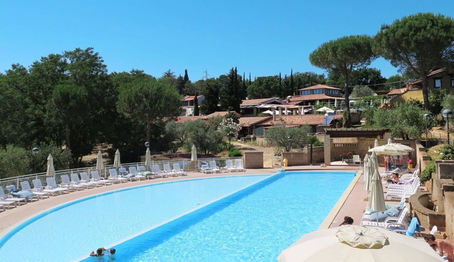 Lovely apartment in villa for 8 guests with pool, terrace and pets allowed