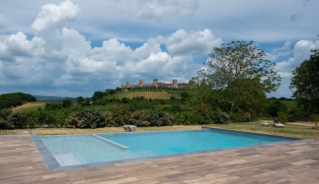 Lovely apartment for 4 guests with WIFI, pool, A/C, TV and pets allowed, close to Siena