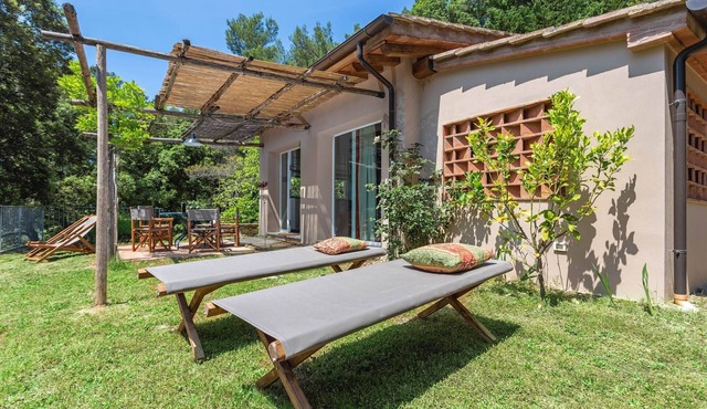 Lovely cottage, quiet located, shared hot tub, village walking distance