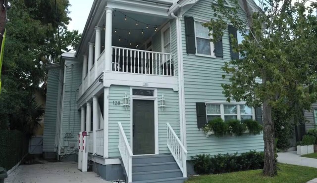 Lovely & Historical 3BR - Balcony - Central Location