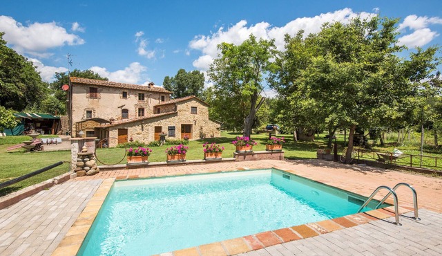 Lovely home in Casole d'Elsa