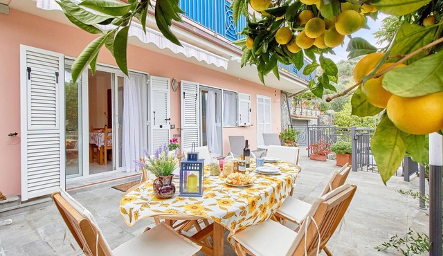 Lovely home in Dolcedo -IM- with WiFi